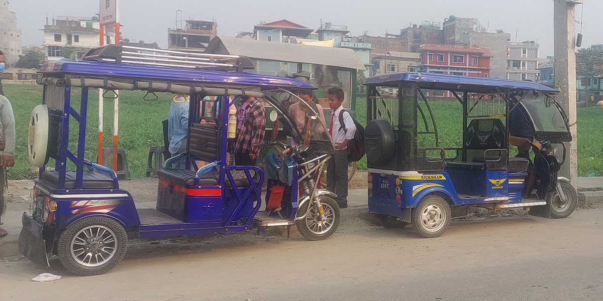 Electric rickshaw drivers struggle with unclear policies