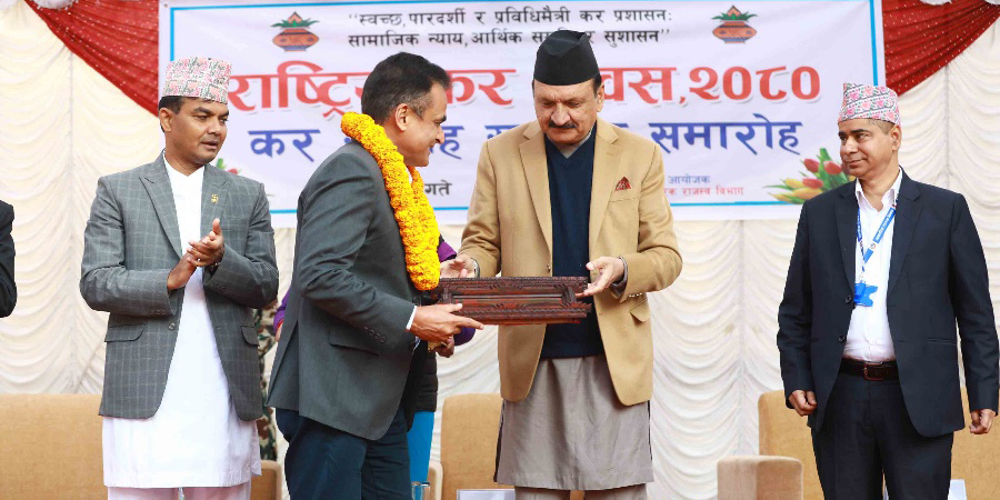 Govt felicitates top taxpayers