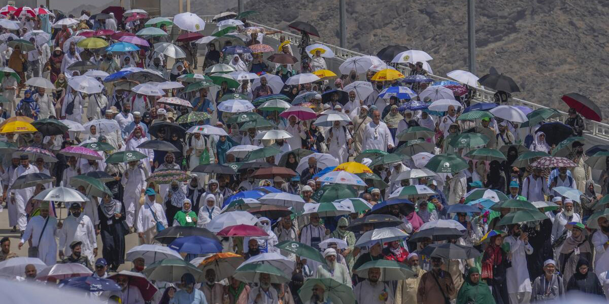 At least 1,000 die due to scorching heat during hajj