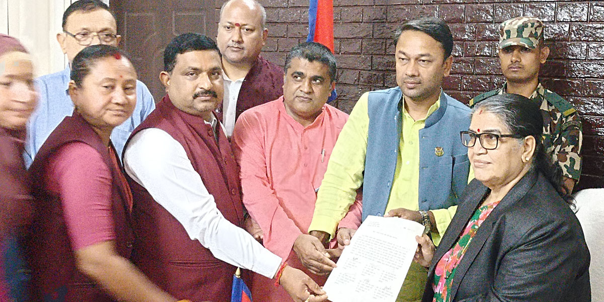 Satish Kumar Singh of Janamat submits claim to form govt in Madhesh