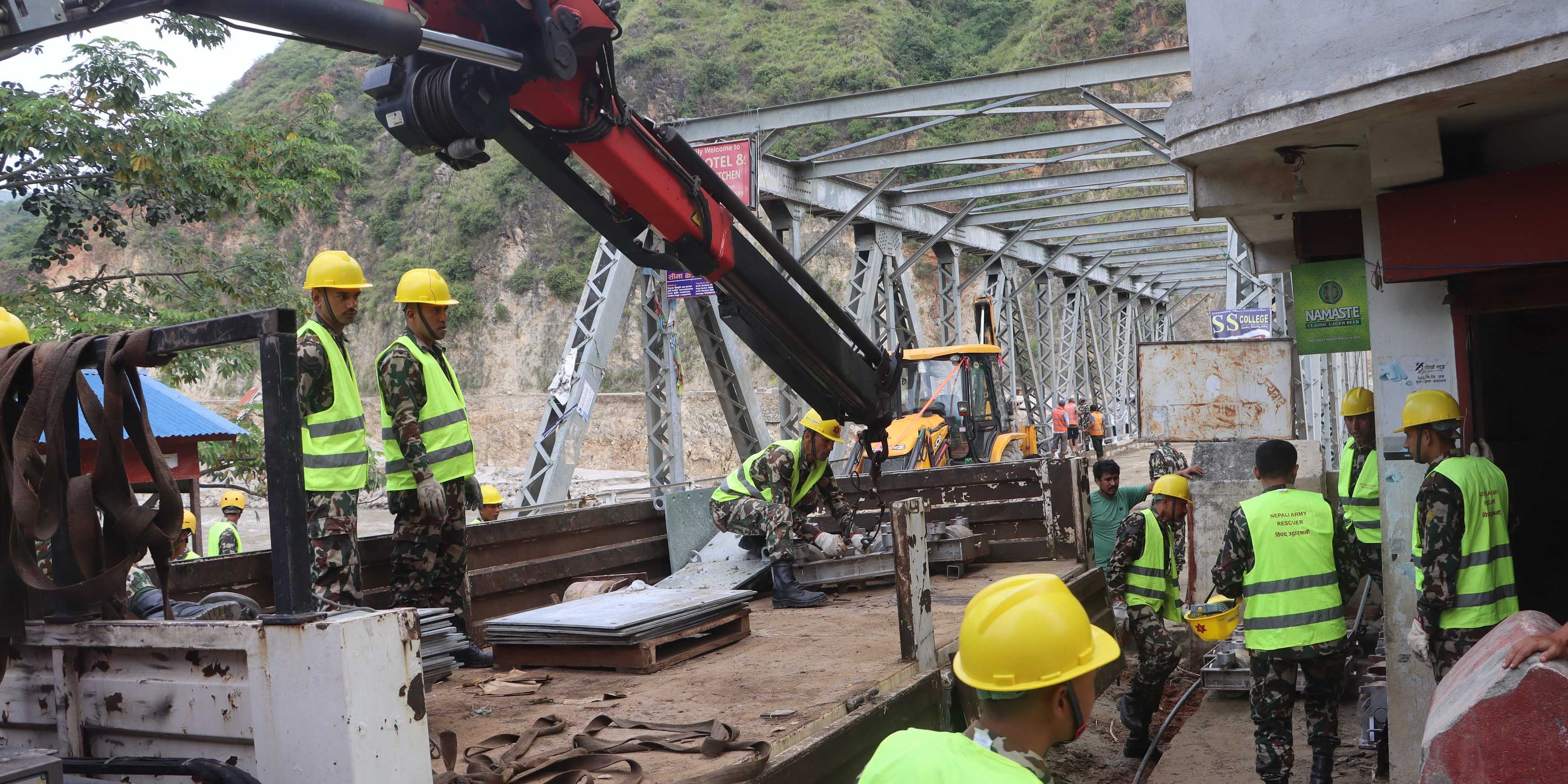 Nepal Army begins installing Bailey bridge over Sunkoshi