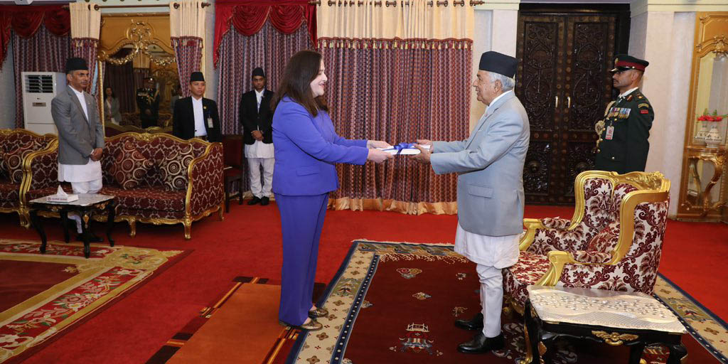 Six ambassadors present letters of credence to President