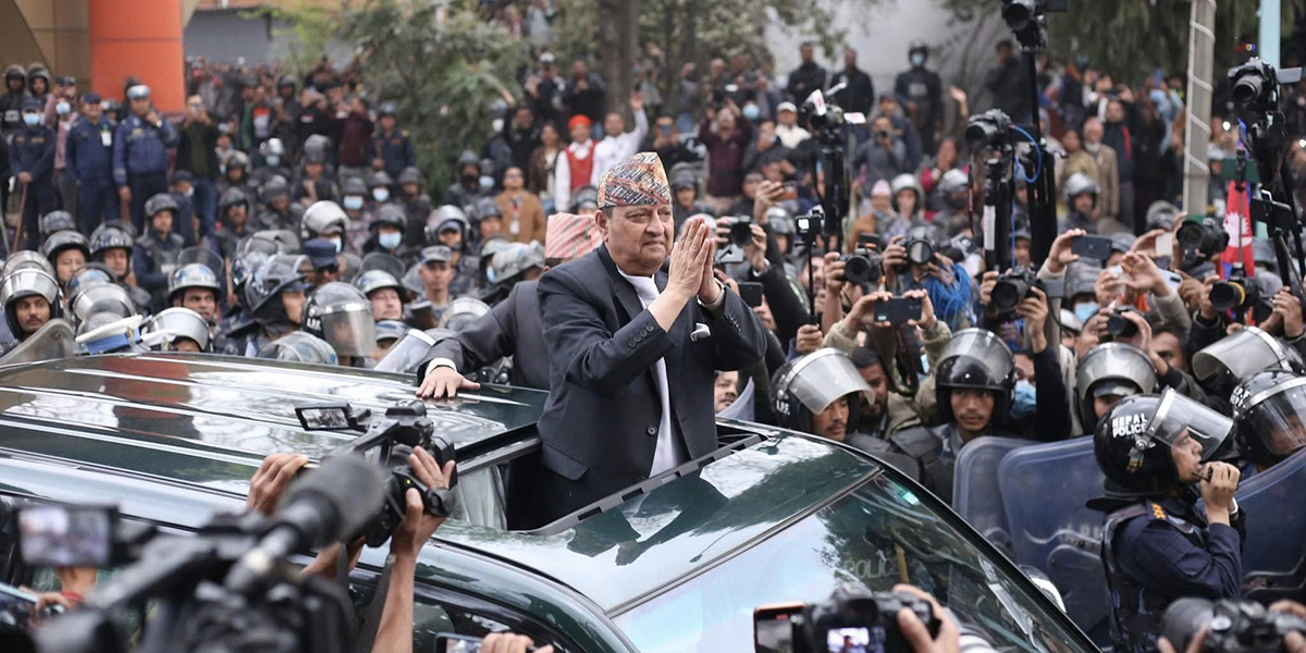 Thousands welcome former king Gyanendra Shah to Kathmandu