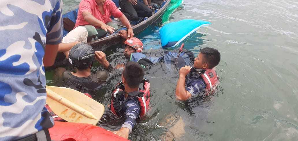 Four paragliders rescued from Phewa Lake