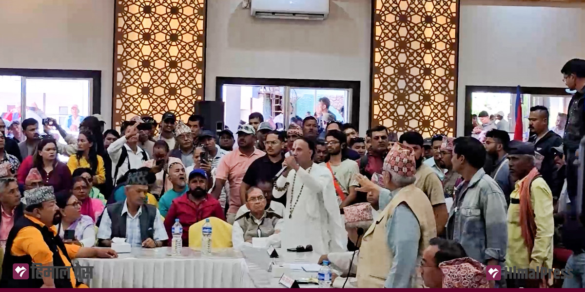 Sloganeering disrupts meeting of pro-monarchy leaders