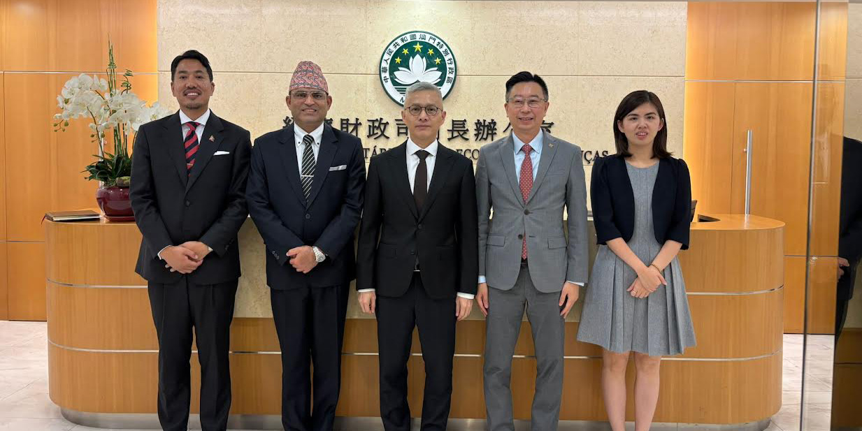 Consul General Lekhak meets Macao officials