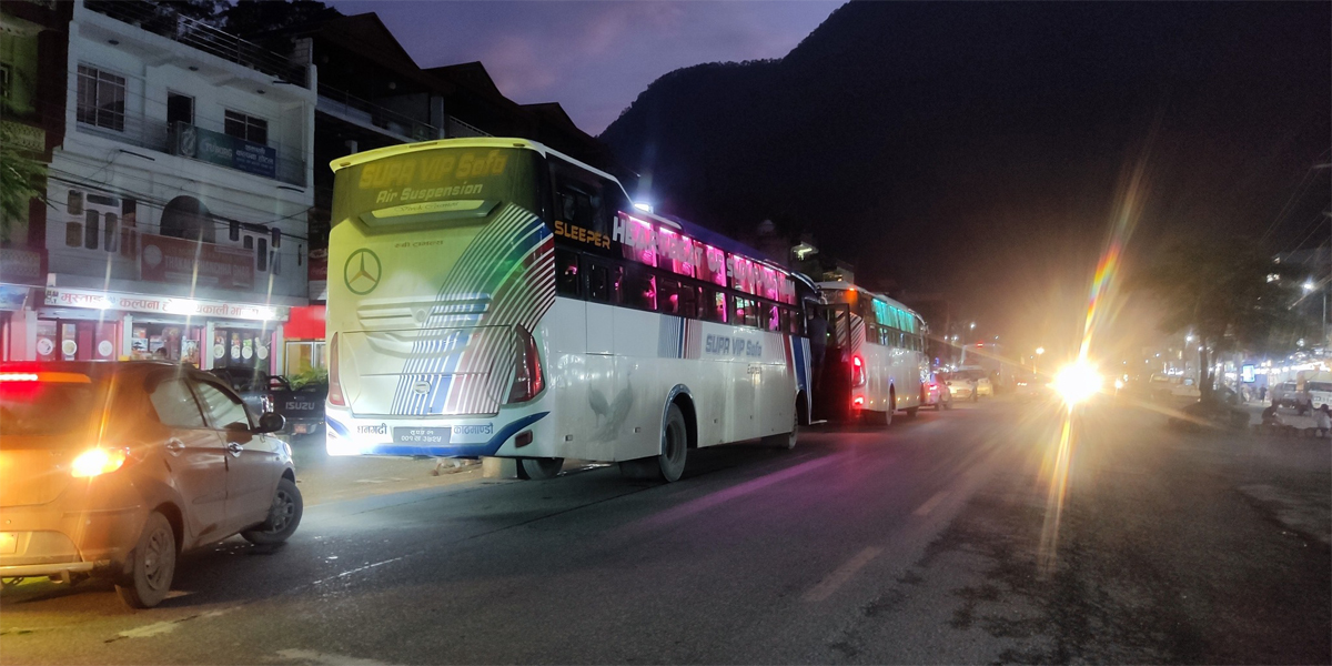 Landslide disrupts traffic on Muglin-Narayanghat road