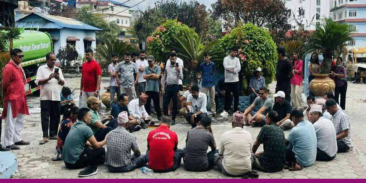 Itahari holds municipal executive meeting in open air after last week’s arson