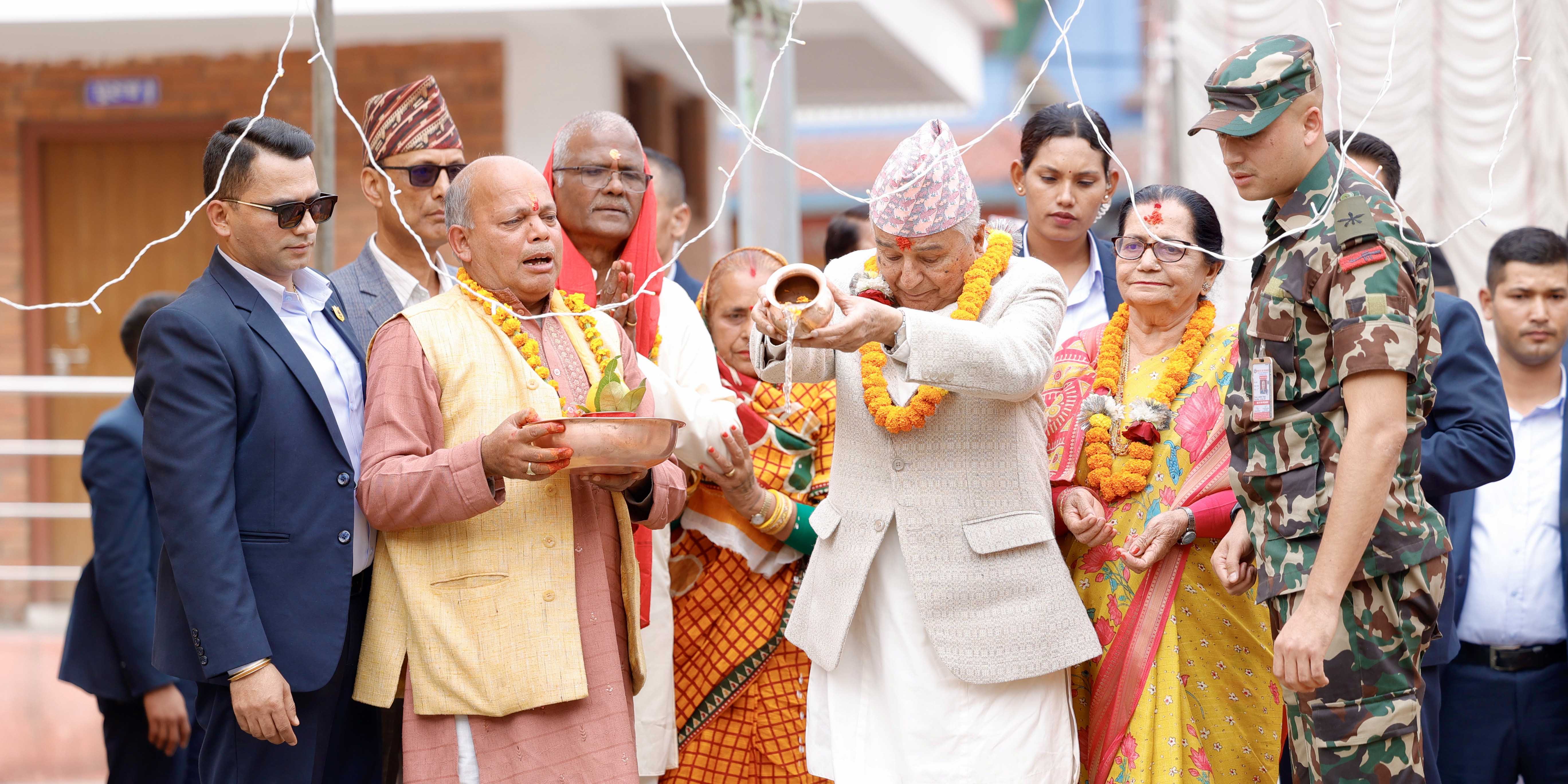 President worships Chhati Mata