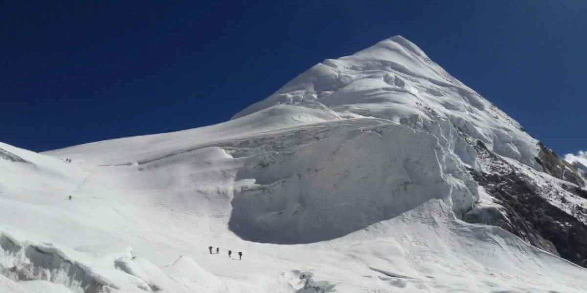 Seven dead as avalanche struck climbing party in Dolakha: APF