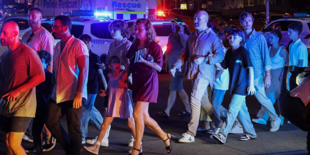 11 killed as gunmen open fire at Bondi Beach in Sydney