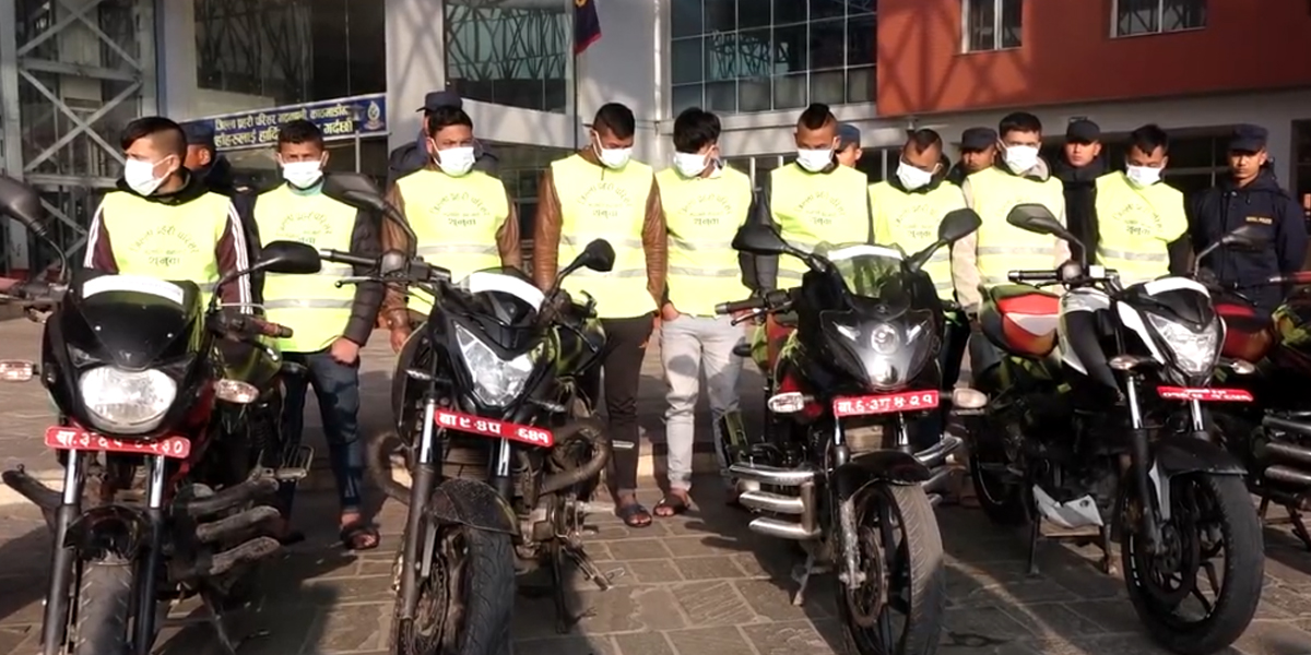 Police bust gang involved in stealing cash, jewelries