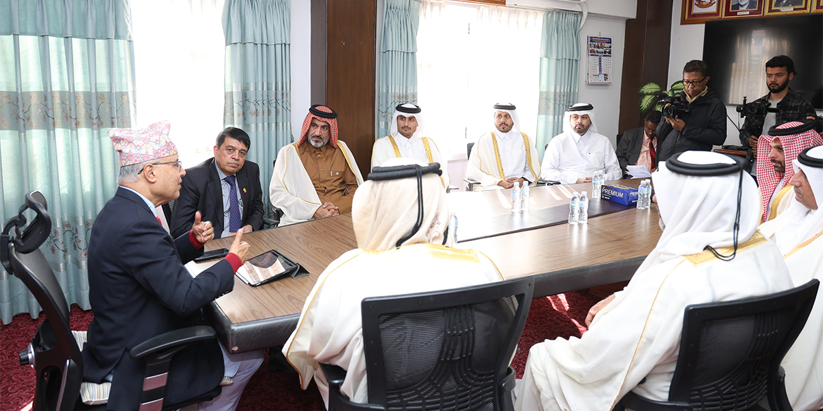 Qatari business delegation meets finance minister