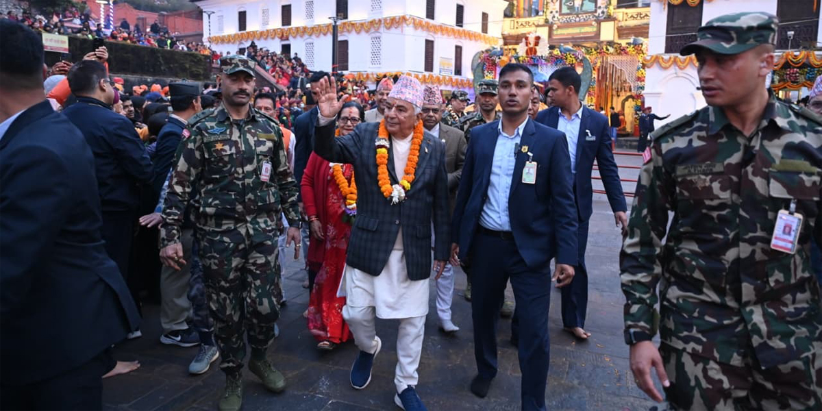 Prez, PM offer prayers at Pashupatinath Temple
