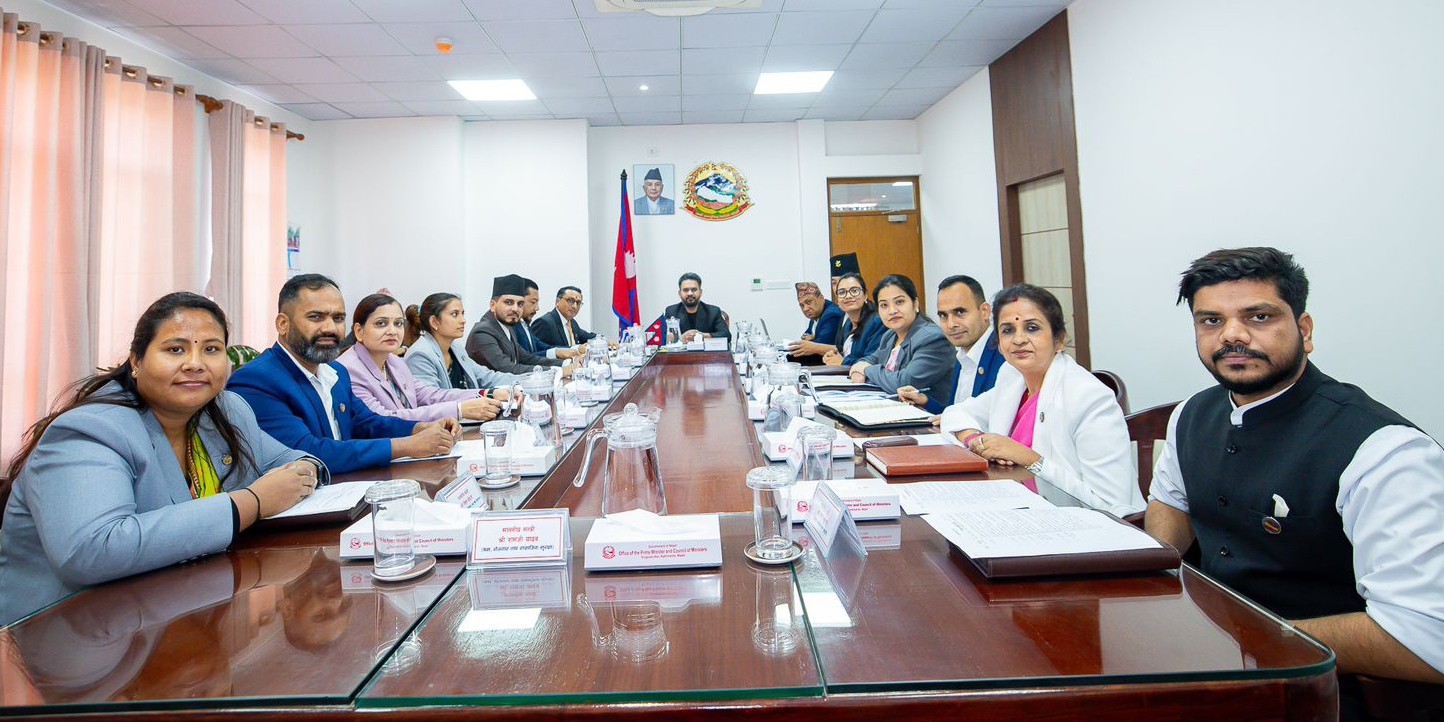 Cabinet forms three-member panel to recommend Sebon chair