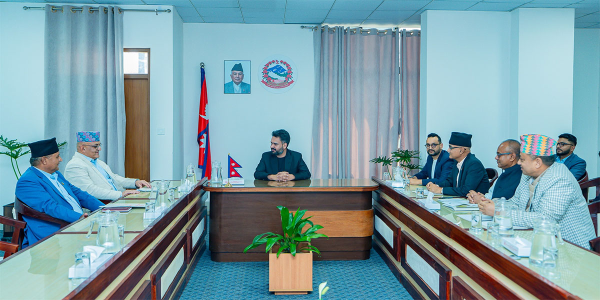 PM holds discussion with chief ministers of five provinces