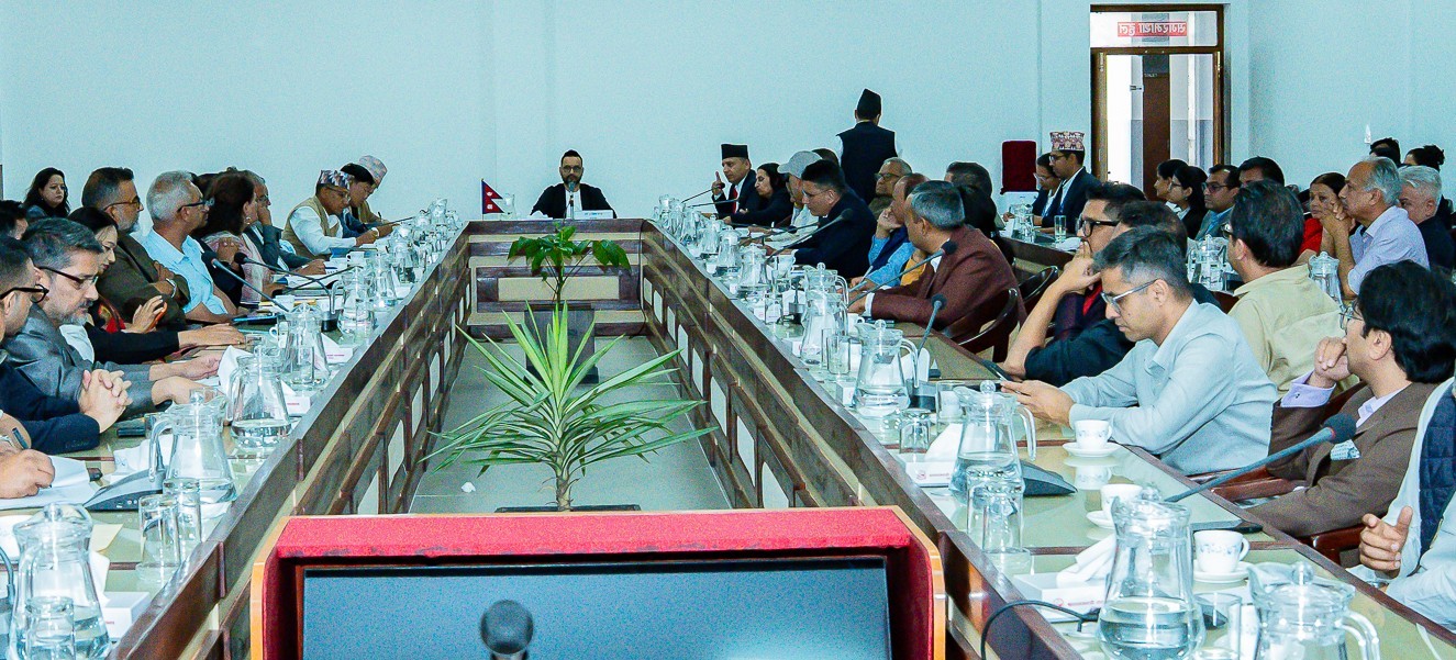 News editors emphasize on full press freedom
