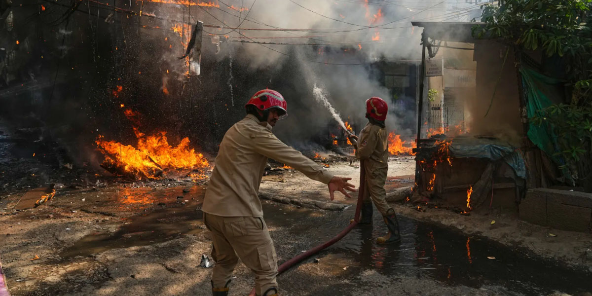 21 killed in fire in south Delhi hotel