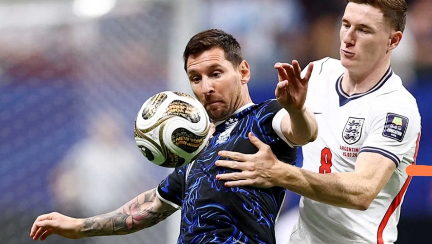 Argentina stun England with two late goals, enter final