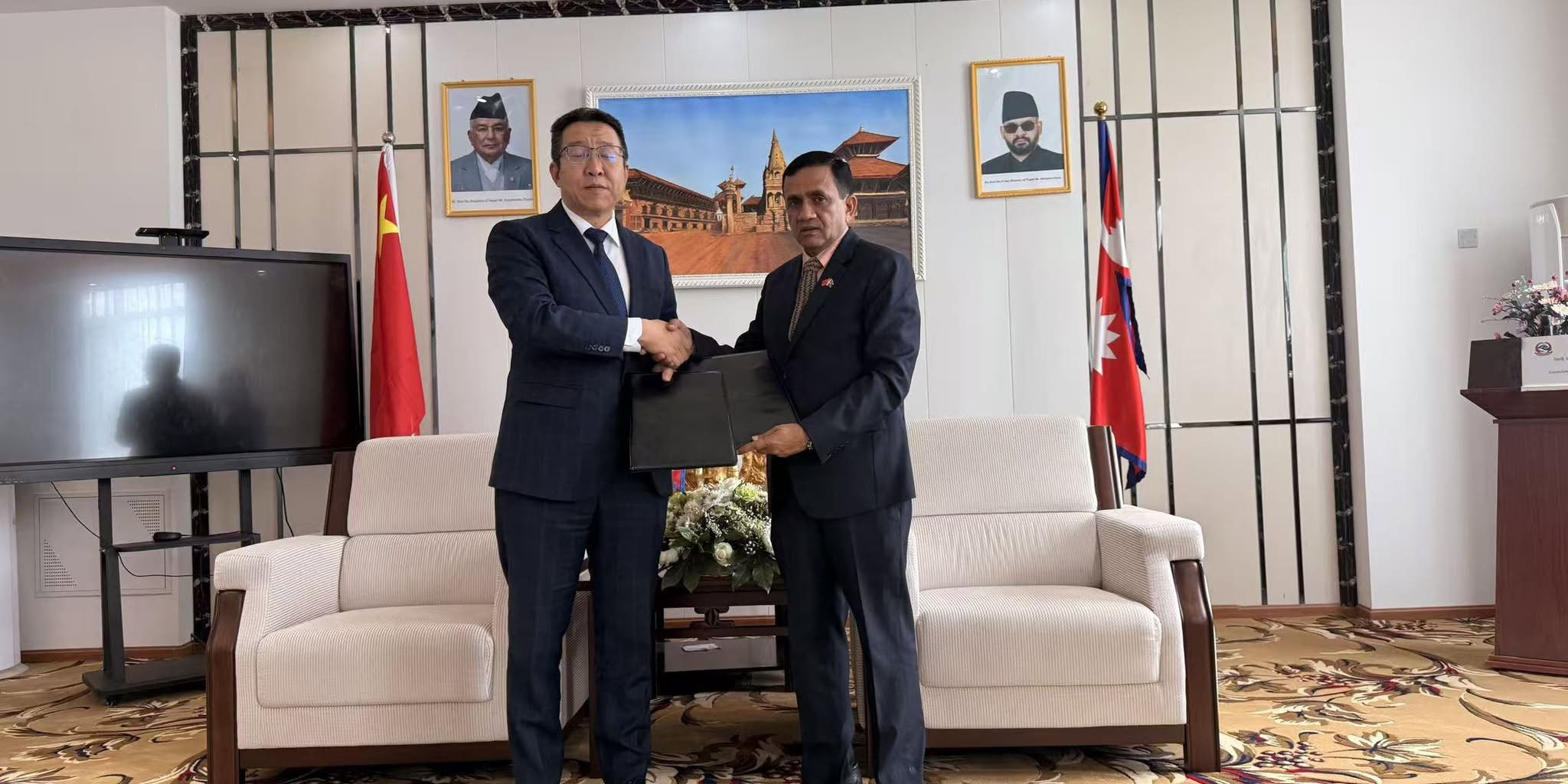 China provides two 100-meter Bailey bridges